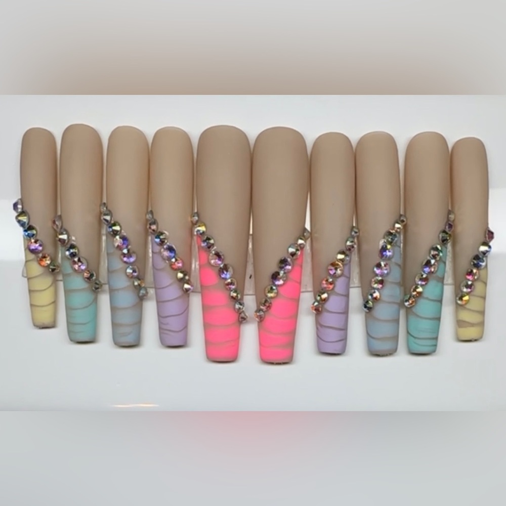 Pastel croc press on nails
